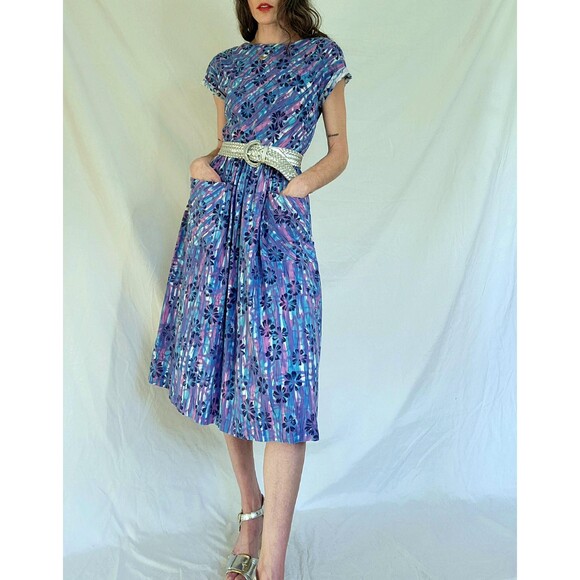 Vintage 1940s Day Dress with Pockets: Floral Cotton Midi, Novelty Print, Small - Picture 5 of 10